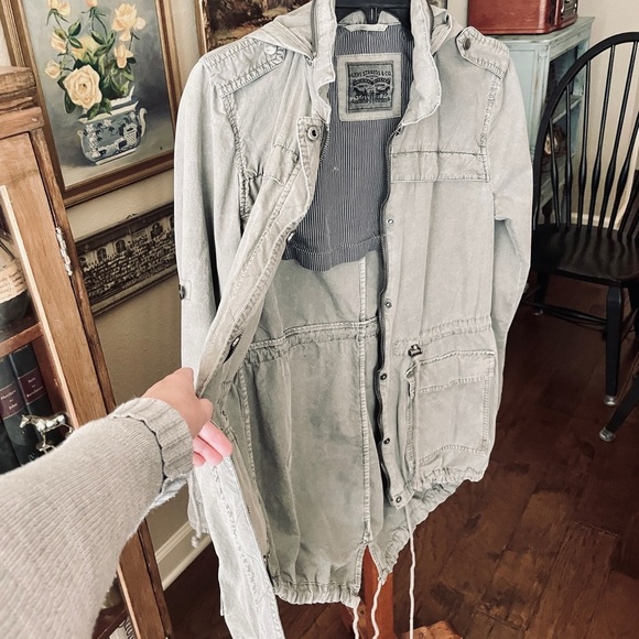 Levi’s women’s hooded utility jacket roll tab sleeves drawstring waist SZ S gray - Picture 13 of 16